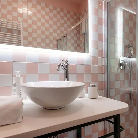 The Hills - By Myhomeincomo * Como