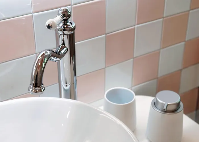 The Hills - By Myhomeincomo *