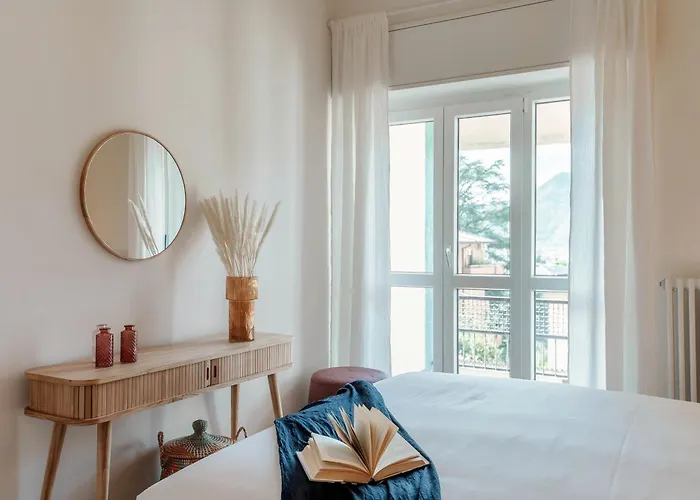 The Hills - By Myhomeincomo 科莫