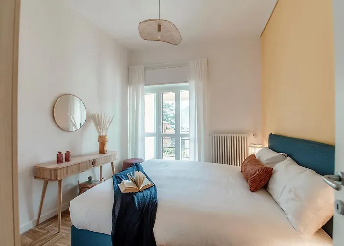 The Hills - By Myhomeincomo * Como
